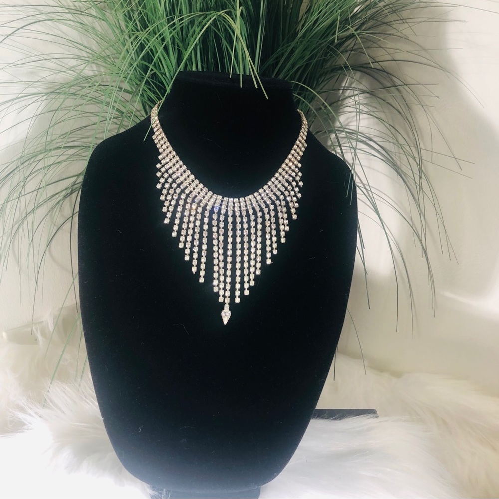 Beautiful silver rhinestone necklace